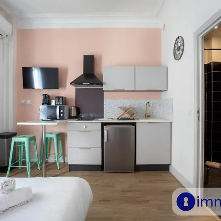 Charming Air-conditioned With Balcony Apartamento