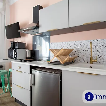Apartamento Charming Air-conditioned With Balcony